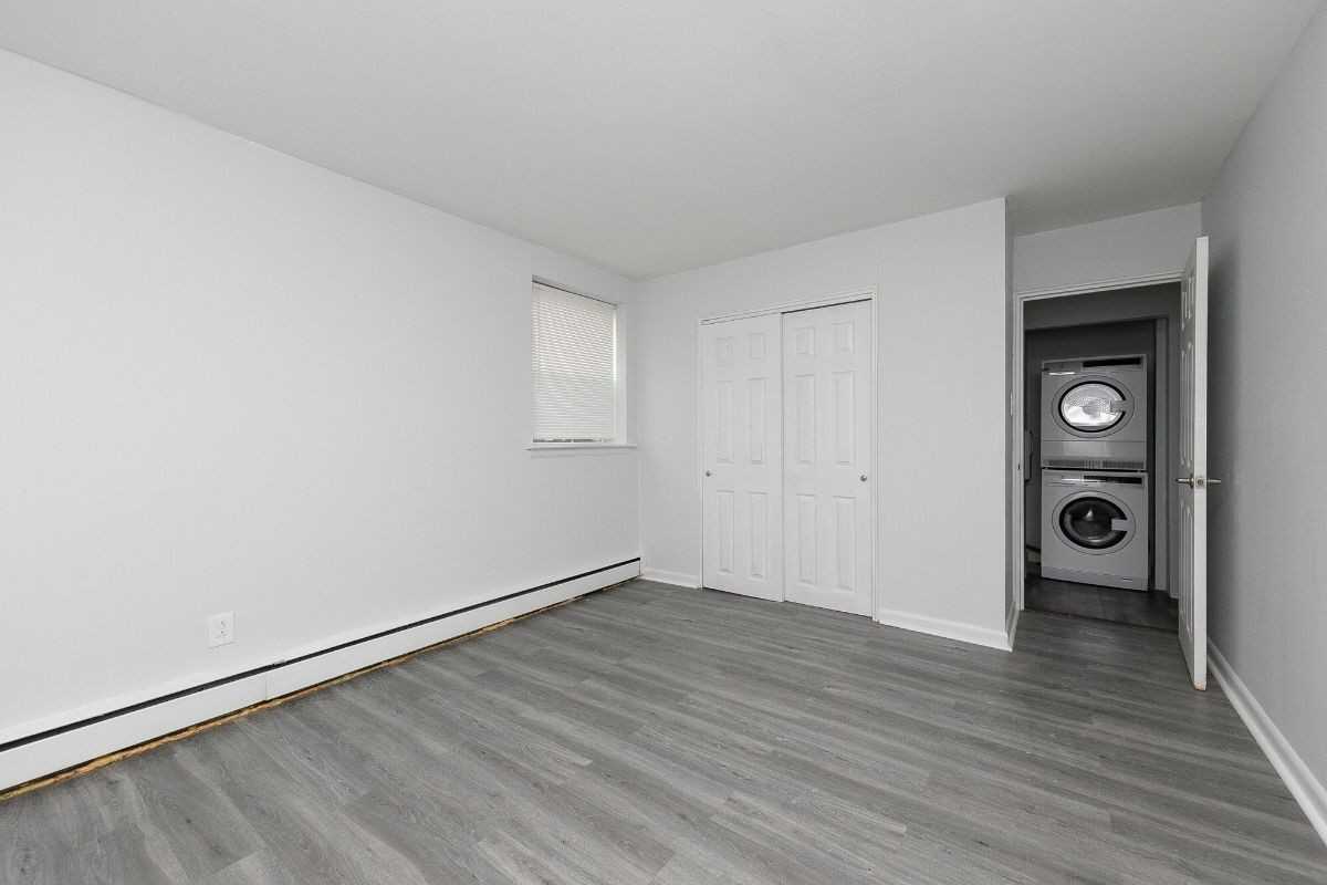 Longshore Apartments - Photo 5 of 16