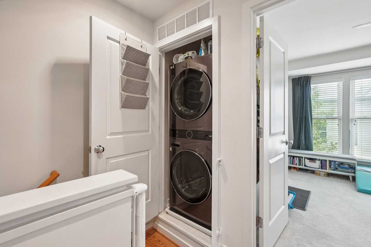 351 L Street Southeast - Photo 3 of 24