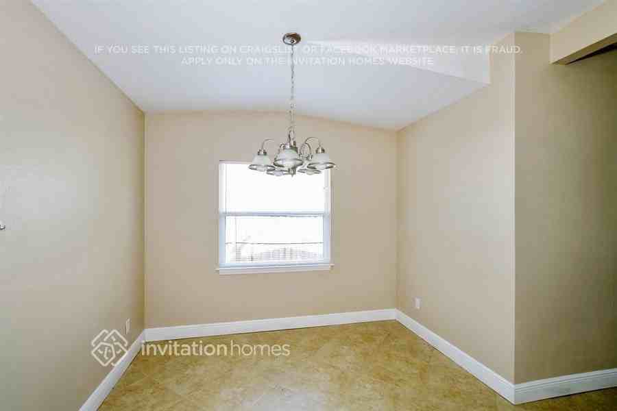 3451 Australian Cir - Photo 4 of 20