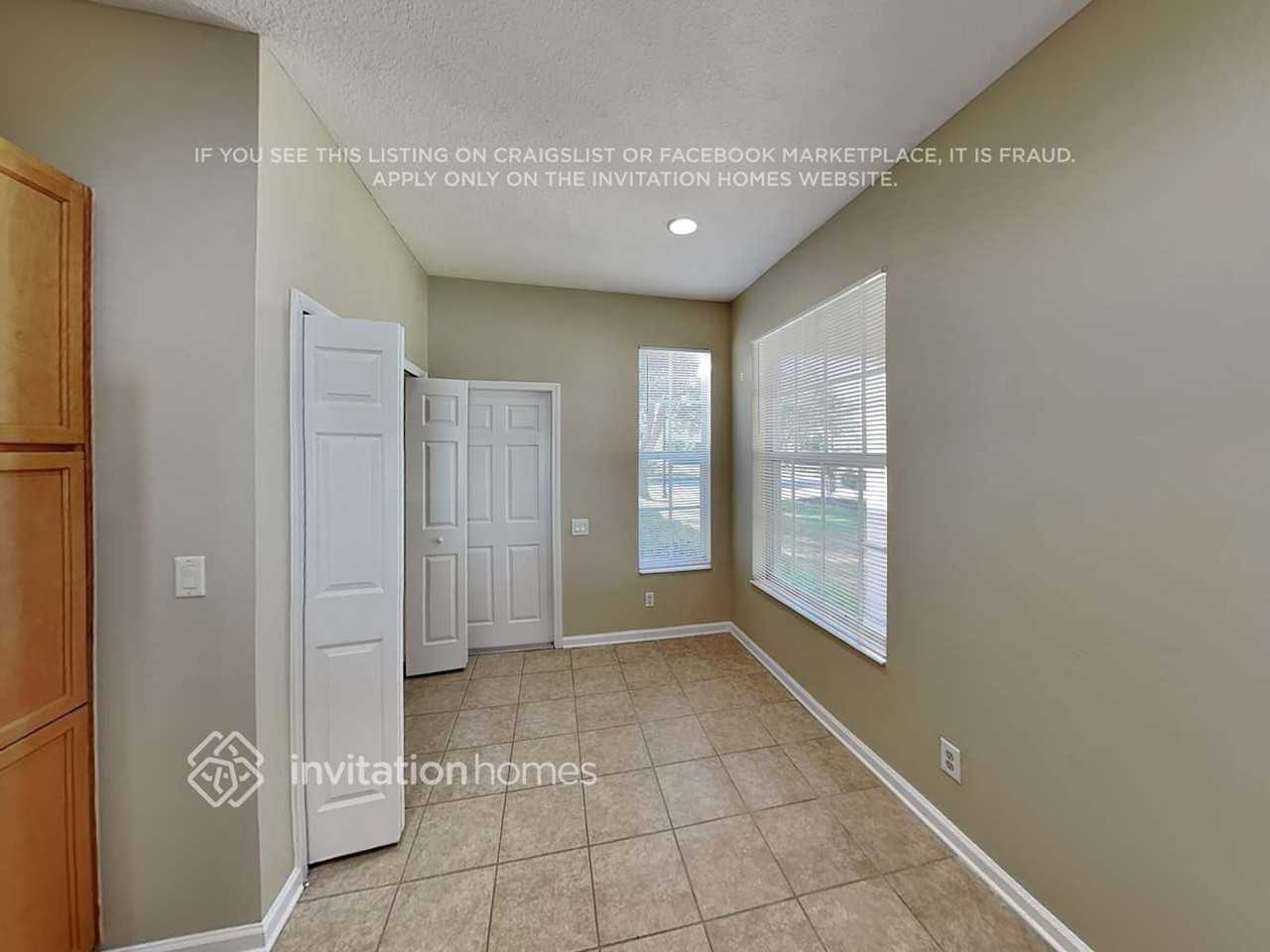 9910 52nd St E - Photo 5 of 18