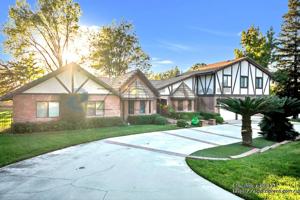 featured image of 716 Buckingham Dr