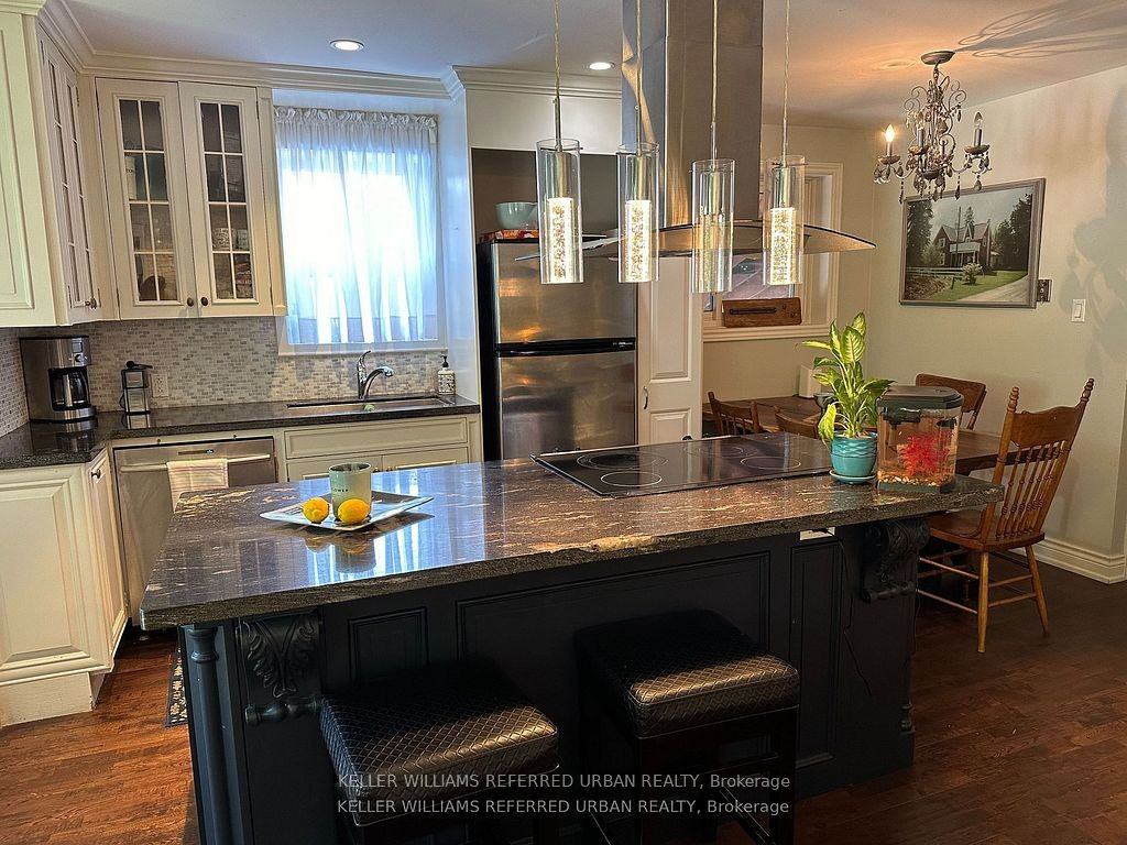 30 Collins Crescent #Main - Photo 5 of 20