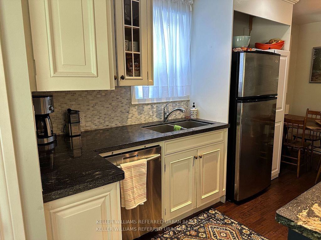 30 Collins Crescent #Main - Photo 6 of 20