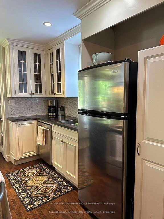 30 Collins Crescent #Main - Photo 7 of 20