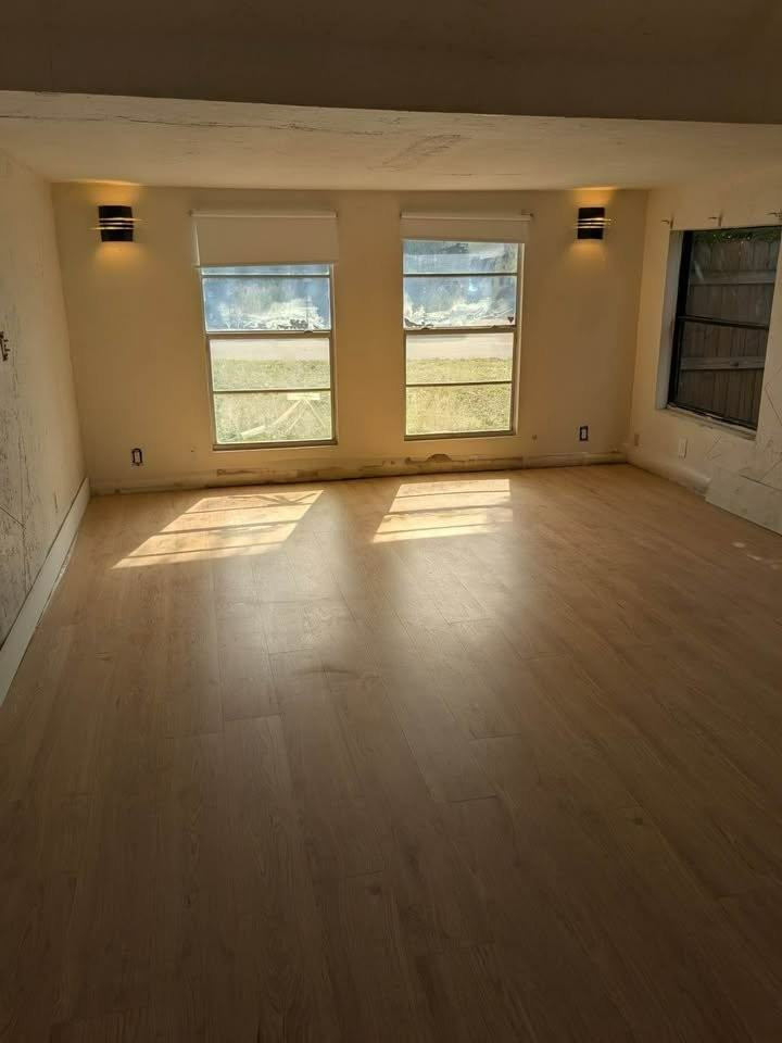 605 Northeast 27th Street - Photo 6 of 9