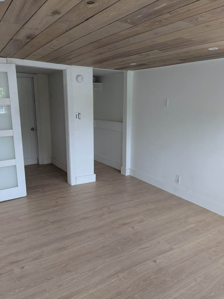 605 Northeast 27th Street - Photo 4 of 9