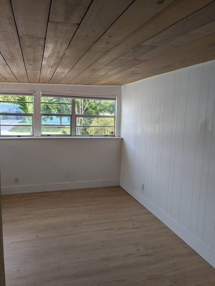 605 Northeast 27th Street - Photo 5 of 9