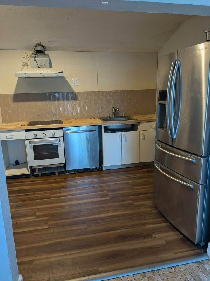 605 Northeast 27th Street - Photo 2 of 9