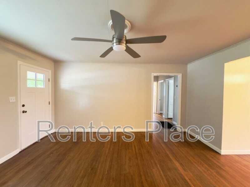 208 East 45th Place - Photo 3 of 20