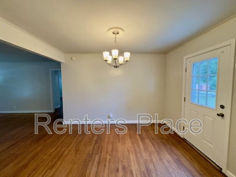 208 East 45th Place - Photo 6 of 20