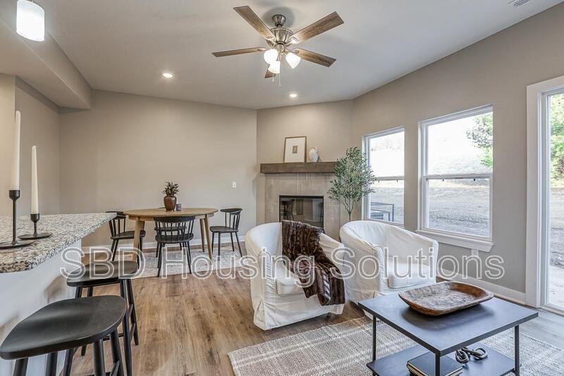 2909 S Harvard Ave - Photo 2 of 9