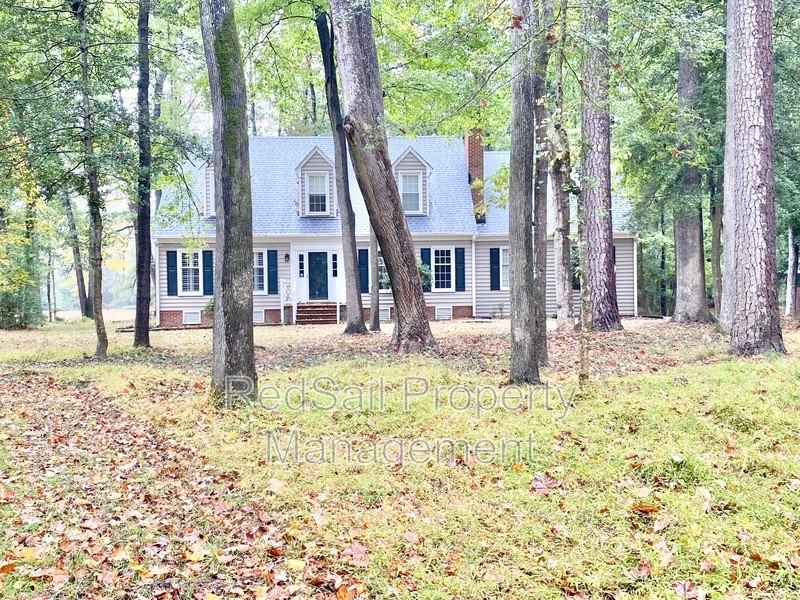 114 Barclay Cres - Photo 3 of 27