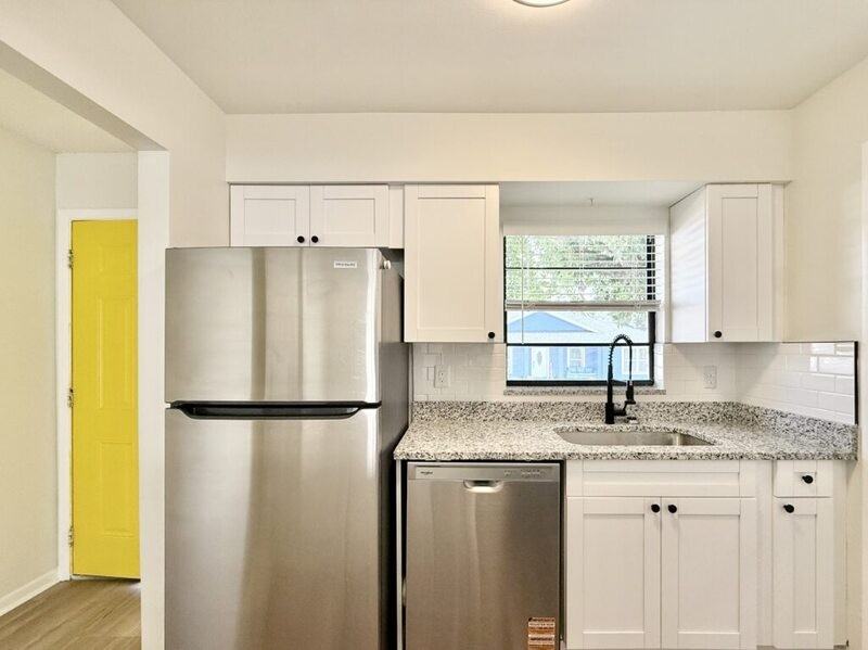 5212 Peach Ave - Photo 5 of 44