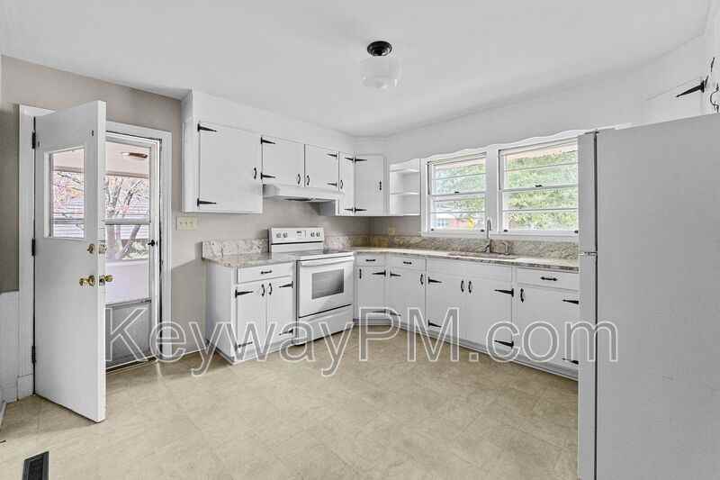 13 Erskine Lane - Photo 4 of 38