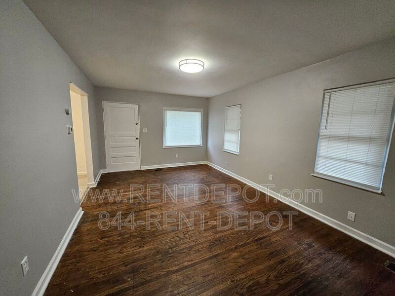 1528 Se Riverside Dr - Photo 3 of 8