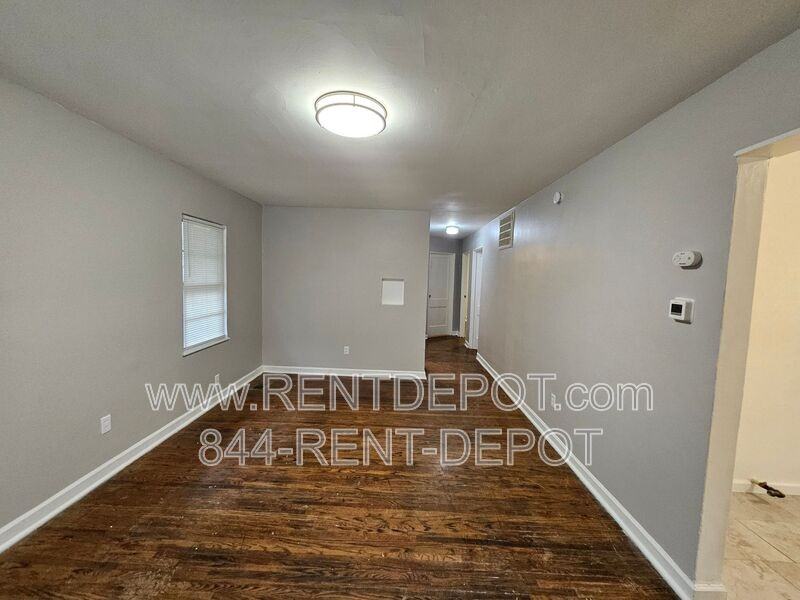 1528 Se Riverside Dr - Photo 4 of 8