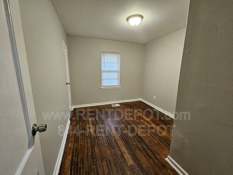 1528 Se Riverside Dr - Photo 6 of 8