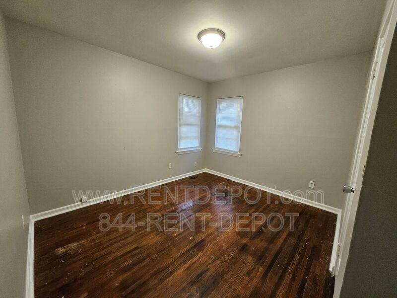 1528 Se Riverside Dr - Photo 7 of 8