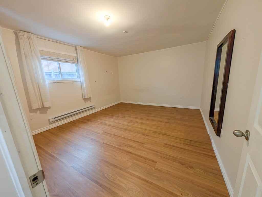 123 Westwood Crescent - Photo 3 of 40