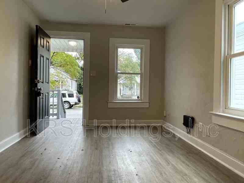 839 21st St - Photo 7 of 15