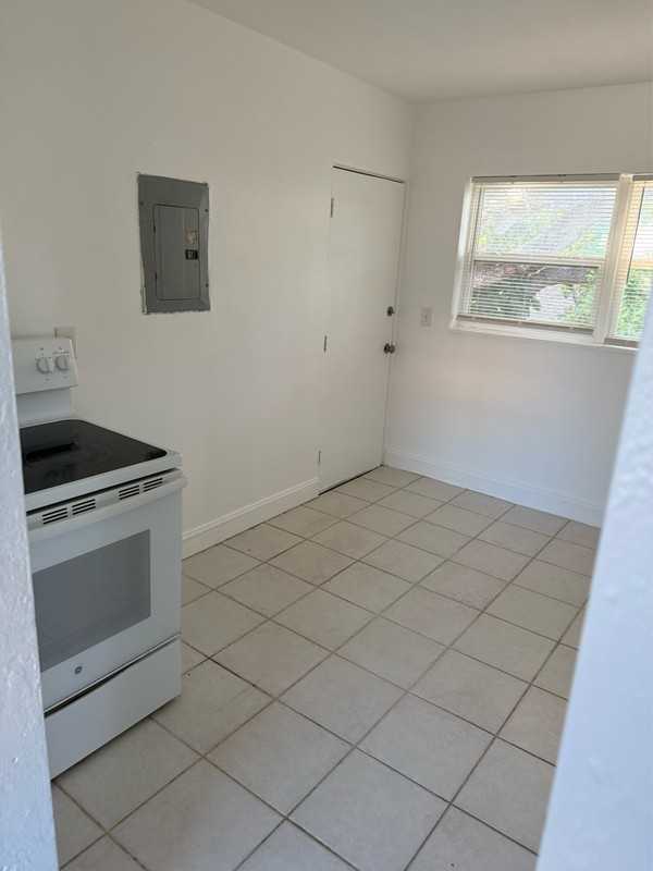 2112 9th Avenue North - Photo 7 of 11