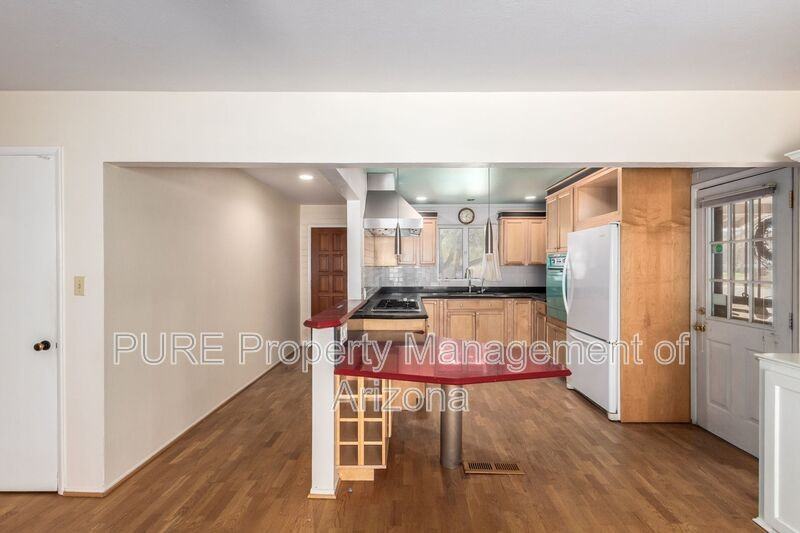 7608 E 4th St - Photo 4 of 16