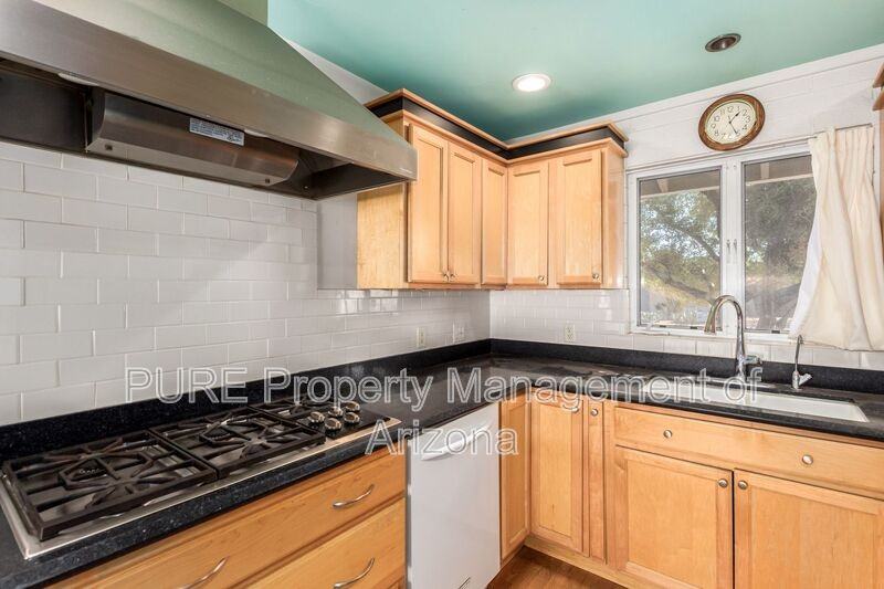 7608 E 4th St - Photo 5 of 16