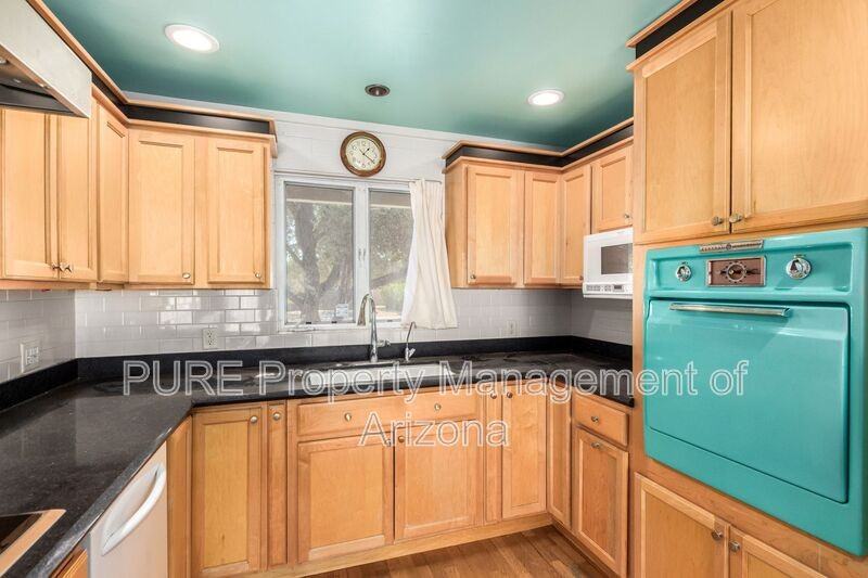 7608 E 4th St - Photo 6 of 16