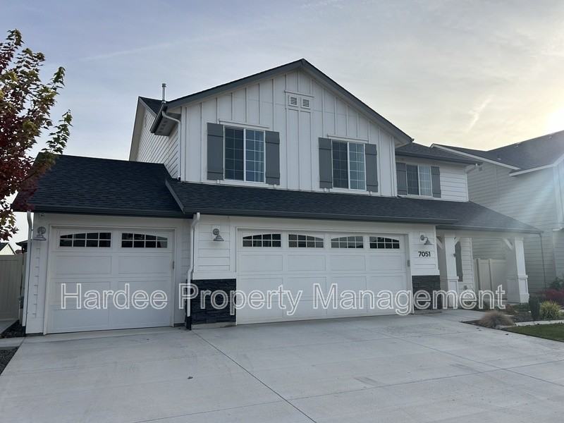 7051 West Plateau Creek Street - Photo 2 of 50