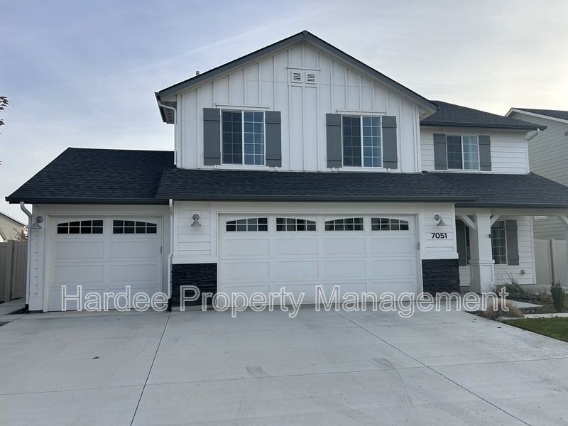 7051 West Plateau Creek Street - Photo 3 of 50