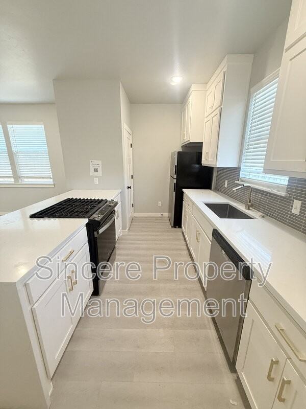 2008 Nw 27th St #C - Photo 3 of 10