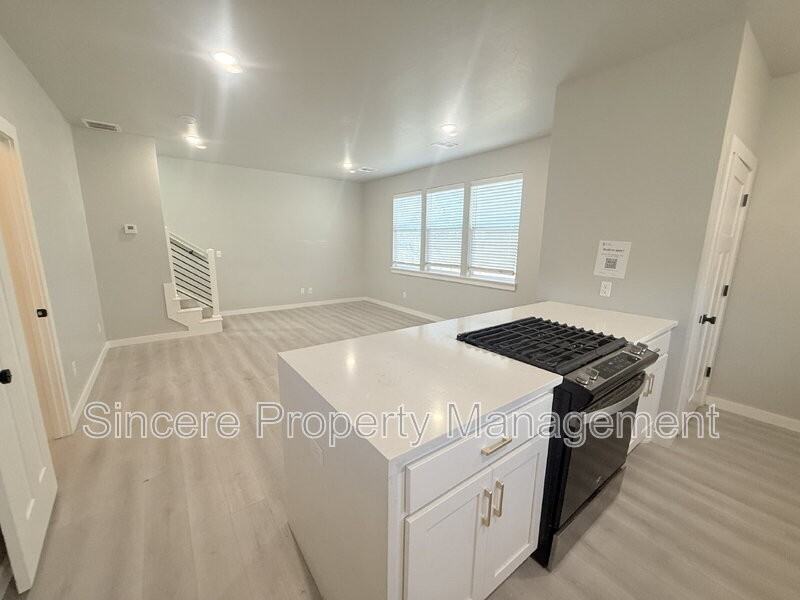 2008 Nw 27th St #C - Photo 4 of 10