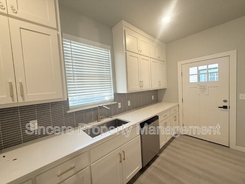 2008 Nw 27th St #C - Photo 6 of 10