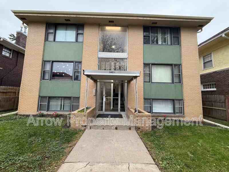 1621 G St - Photo 2 of 11