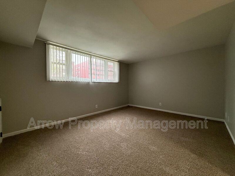 1621 G St - Photo 4 of 11