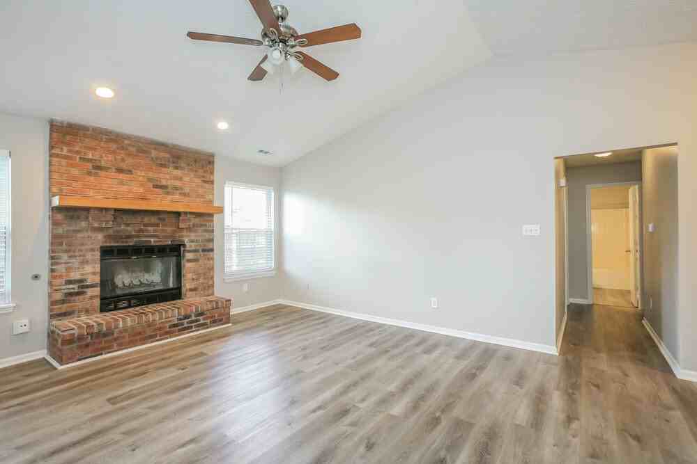 1449 Country Pointe Dr - Photo 4 of 16