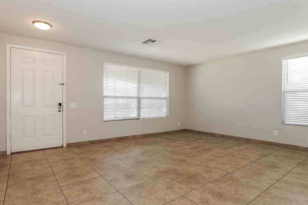 3014 W Donner Dr - Photo 3 of 16