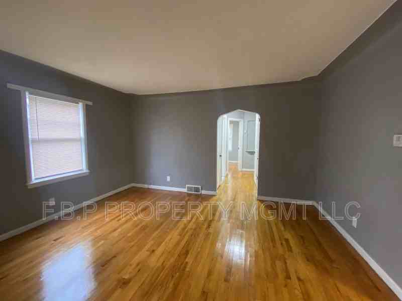 18626 Prevost Avenue - Photo 2 of 10