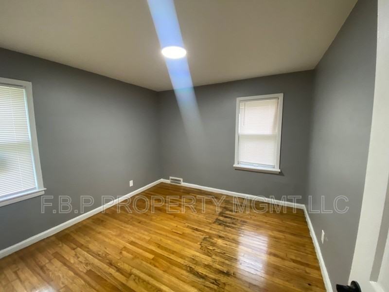 18626 Prevost Avenue - Photo 7 of 10