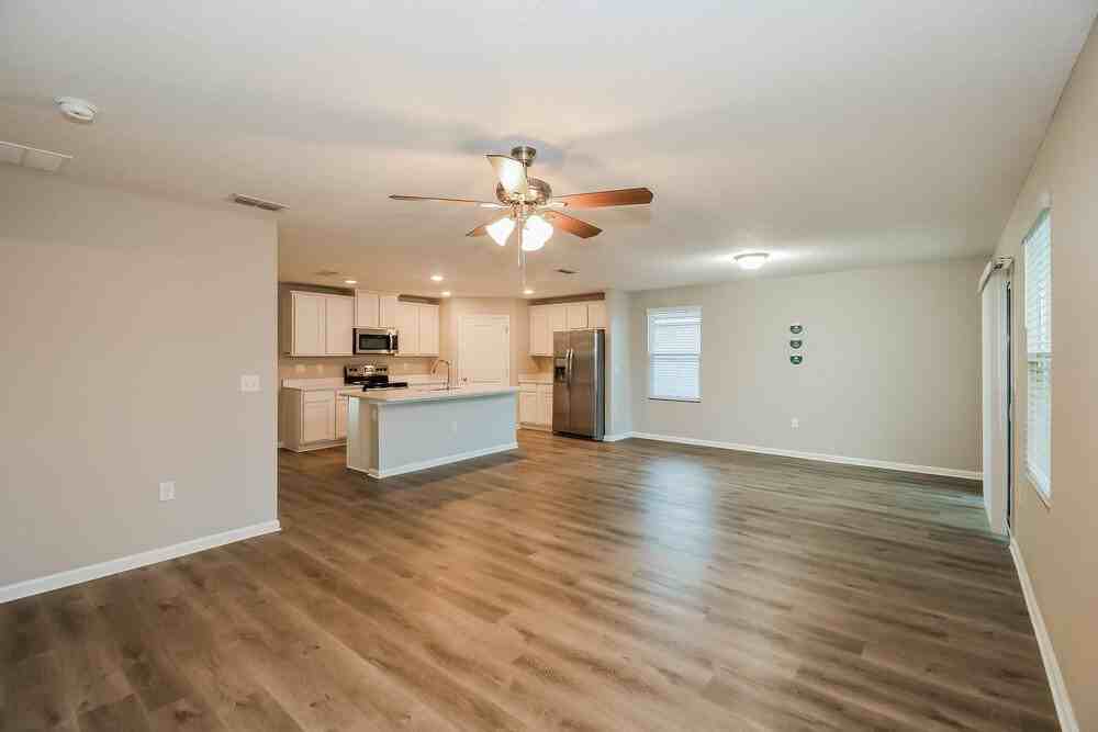 2045 Pebble Point Dr - Photo 3 of 16