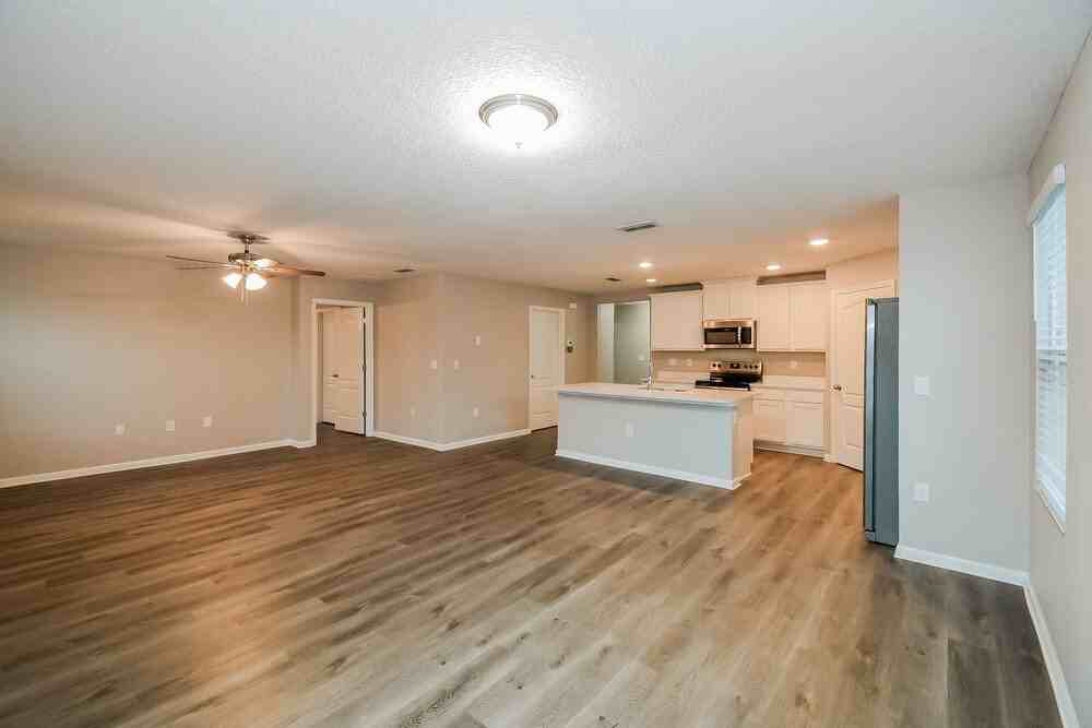 2045 Pebble Point Dr - Photo 5 of 16