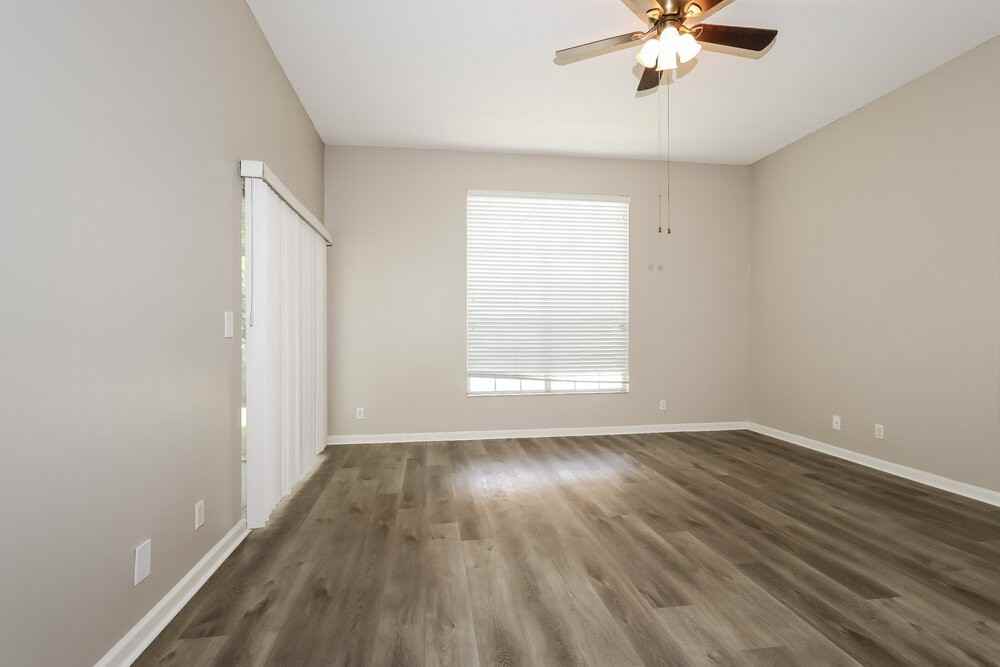 984 Lake Breeze Drive - Photo 7 of 16