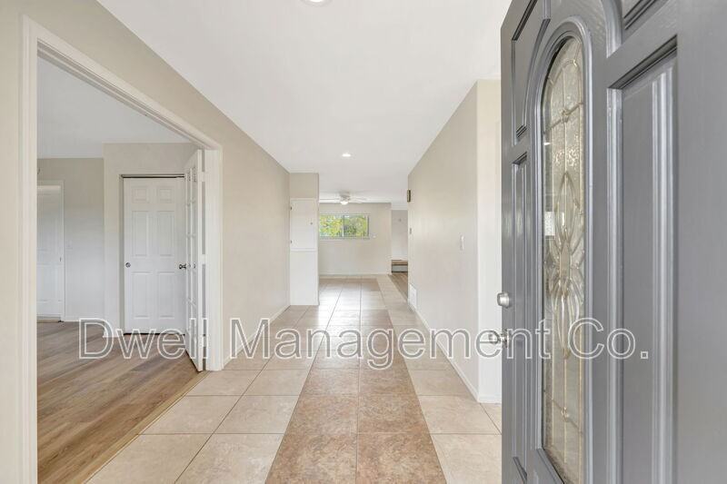 8860 Fabienne Way - Photo 6 of 36