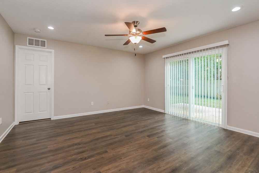 1390 Sarahs Landing Drive - Photo 4 of 16