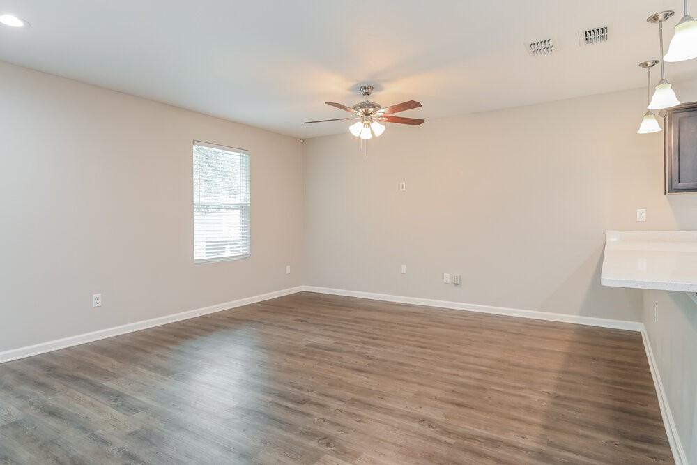 1390 Sarahs Landing Drive - Photo 5 of 16