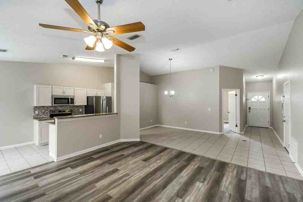 8026 Fleur De Lis Dr - Photo 4 of 16