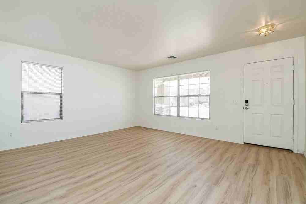 7401 South 30th Avenue - Photo 3 of 16