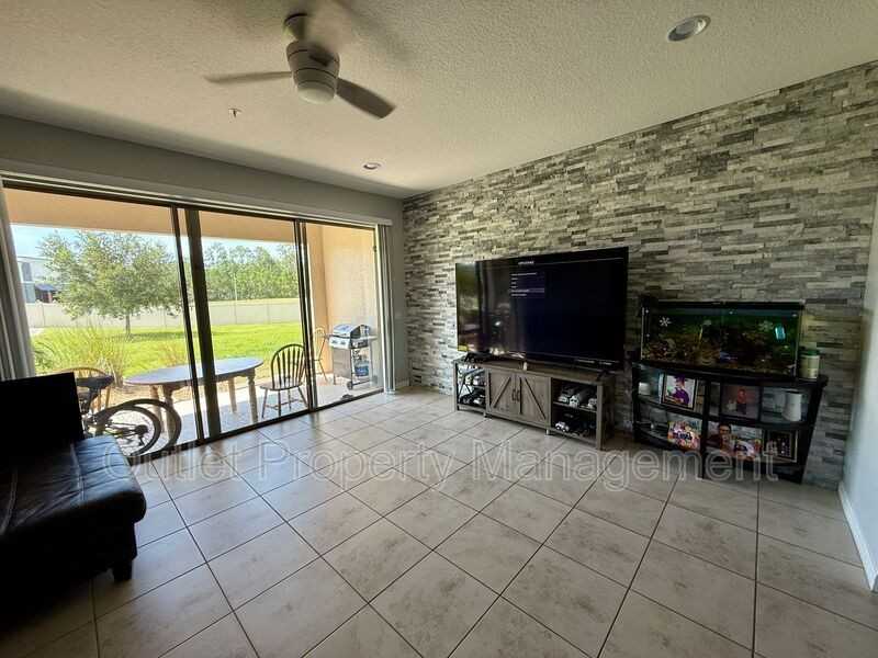 726 Artisan St #24 - Photo 4 of 10