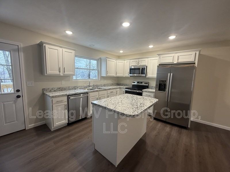 158 Christian Ct - Photo 4 of 20