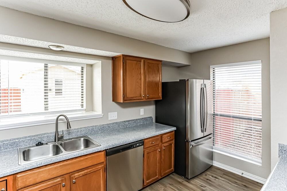 2618 San Saba Street - Photo 5 of 16